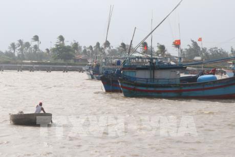 Phú Yên cấm biển, cho học sinh nghỉ học để ứng phó với bão số 6