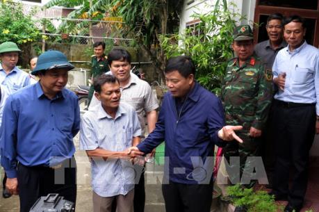 Bộ trưởng Nguyễn Xuân Cường kiểm tra công tác phòng chống bão số 6 tại Quảng Ngãi