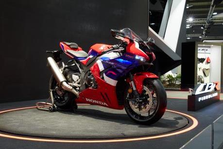 Honda Việt Nam   MẪU XE MÁY HAI BÁNH THƯƠNG MẠI ĐẦU TIÊN VỚI CÔNG NGHỆ  HYBRID CHÍNH THỨC TRÌNH LÀNG  Honda Việt Nam tự hào giới thiệu mẫu xe