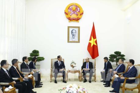 Thủ tướng Nguyễn Xuân Phúc tiếp Thống đốc tỉnh Saitama (Nhật Bản)