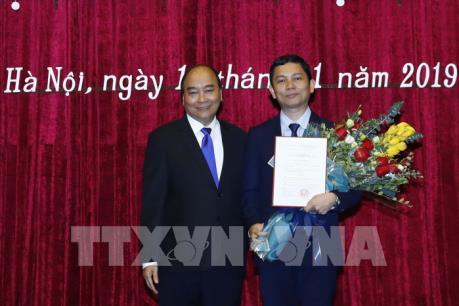 Thủ tướng trao quyết định bổ nhiệm Chủ tịch Viện Hàn lâm Khoa học Xã hội Việt Nam