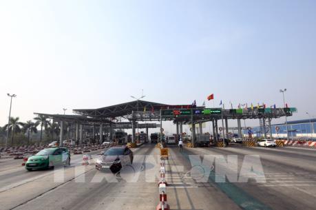 Chưa xử phạt xe không dán thẻ thu phí tự động đi vào làn thu phí không dừng