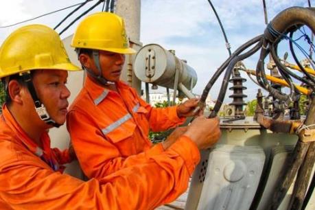 EVN tăng cao nguồn điện chạy dầu để cung ứng điện các tháng cuối năm