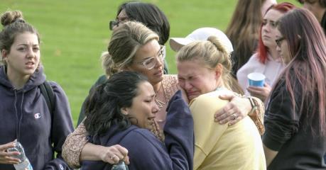 Nam sinh bang California xả súng khiến 2 bạn cùng lớp thiệt mạng