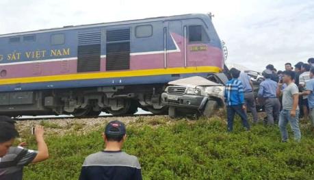 Tai nạn giữa tàu hỏa và ô tô, nữ tài xế tử vong