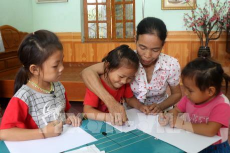 Người mẹ hiền của những đứa trẻ người Mông trên đỉnh Sảng Pả