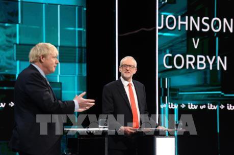 Thủ tướng Anh và thủ lĩnh Công đảng tranh luận trực tiếp trên truyền hình