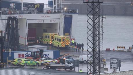 Phát hiện 16 người nhập cư trong container đóng kín tới Ireland