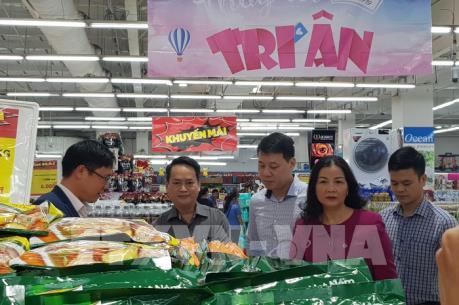 Hà Nội: Siêu thị “Khóa giá” trong dịp Tết Nguyên đán
