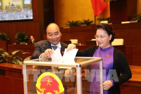 Miễn nhiệm ông Nguyễn Khắc Định và bà Nguyễn Thị Kim Tiến để nhận nhiệm vụ mới