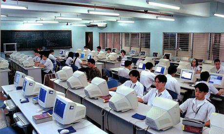Nhật Bản kích thích kinh tế qua việc trang bị máy tính cá nhân ở trường học