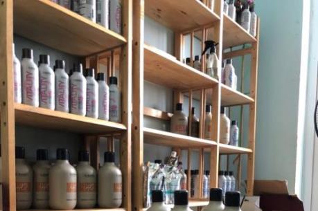 Khui điểm tập kết mỹ phẩm không rõ chất lượng