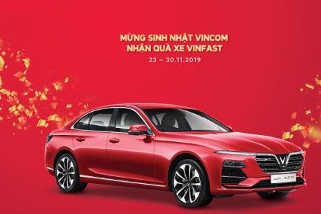 Vincom tặng xe Lux A2.0 trị giá hơn 1 tỷ đồng mừng 15 năm thành lập 