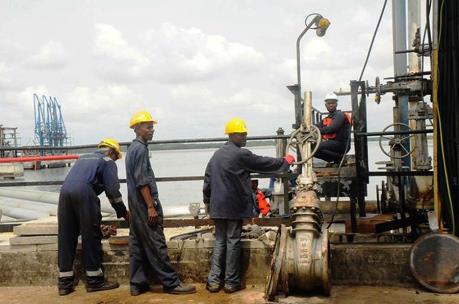 Kinh tế Nigeria khởi sắc nhờ xuất khẩu dầu thô