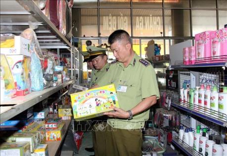 3 cửa hàng kinh doanh bị phát hiện bán sản phẩm in đường lưỡi bò