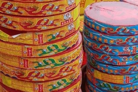 Phát hiện xe khách vận chuyển 120kg pháo lậu