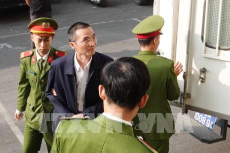 Xét xử vụ đánh bạc nghìn tỷ: Hoãn phiên tòa vì vắng mặt cựu Bộ trưởng Trương Minh Tuấn