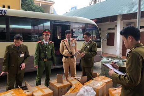 Tạm giữ trên 3.000 lọ sơn móng tay nhập lậu