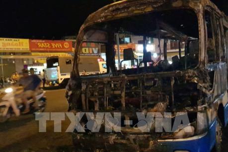 Cháy rụi xe khách 24 chỗ ở huyện Phú Riềng (Bình Phước)