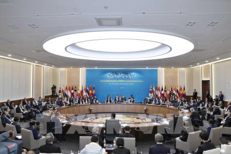 Thủ tướng Nguyễn Xuân Phúc tham dự Phiên họp thứ 1 của Hội nghị Cấp cao ASEAN-Hàn Quốc