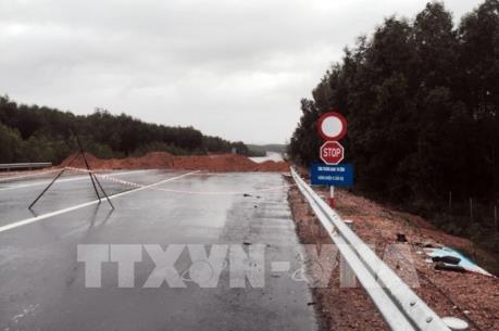 Khó quản lý xe chạy trên đường cao tốc chưa hoàn thiện La Sơn - Túy Loan