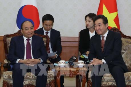 Thủ tướng Nguyễn Xuân Phúc gặp Thủ tướng Hàn Quốc