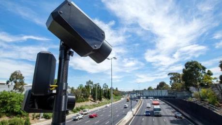 Australia dùng camera thông minh để xử phạt tài xế dùng điện thoại di động