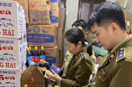 Tịch thu hơn 3.000 chai nước mắm giả, không có giá trị sử dụng