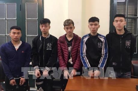Bắt nhóm đối tượng dùng kiếm gây ra loạt vụ cướp trong đêm ở Hà Nội