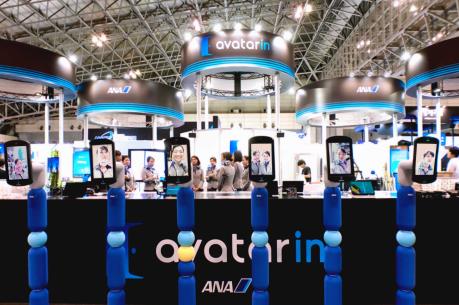 Khai trương cửa hàng đầu tiên trên thế giới có robot hỗ trợ mua hàng từ xa