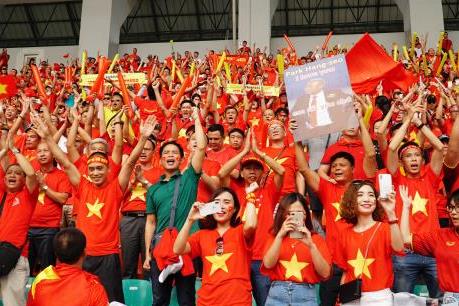 Người hâm mộ “ráo riết” săn tour xem chung kết bóng đá nam Sea Games 30