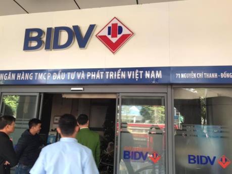 Hà Nội: Cháy tại ngân hàng BIDV Nguyễn Chí Thanh