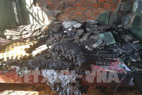 Cháy phòng nghỉ ngay sau khi khách trọ bỏ đi