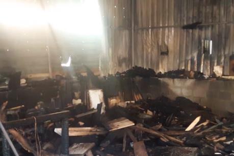 Đà Nẵng: Cháy lớn tại xưởng gỗ bên cạnh kho gas