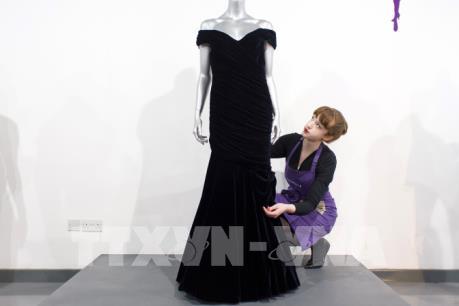 Đấu giá bộ váy dạ hội của Công nương Diana