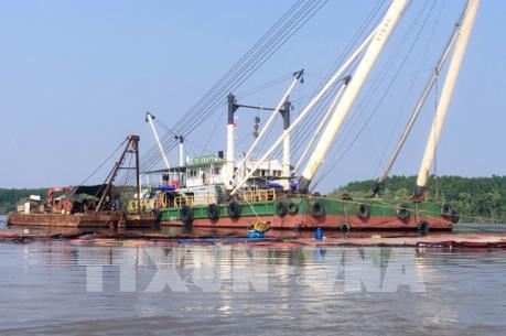 Tìm thấy thi thể một nạn nhân bị mất tích khi trục vớt tàu chìm trên sông Lòng Tàu