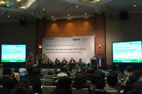 Làm gì để "xanh hóa" dệt may Việt Nam?