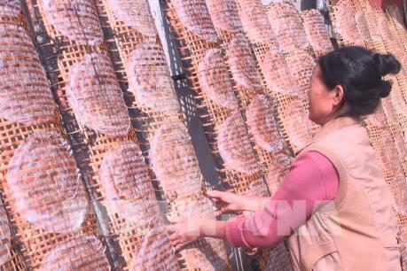 Làng nghề làm bánh đa nem nổi tiếng xứ Thanh vào vụ Tết