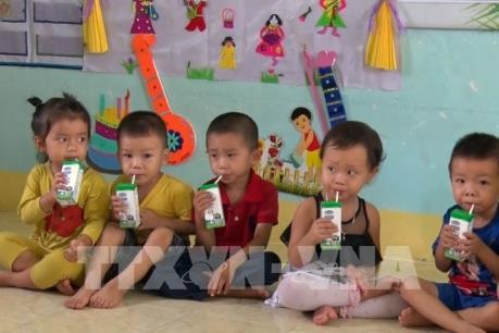 Sữa học đường cải thiện dinh dưỡng cho học sinh huyện nghèo tỉnh Phú Yên