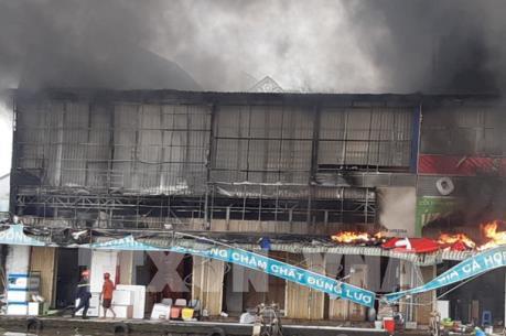 Cháy lớn tại cửa hàng kim khí điện máy và trang trí nội thất ​