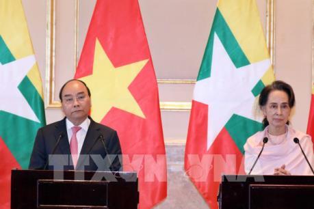 Thủ tướng Nguyễn Xuân Phúc hội đàm với Cố vấn Nhà nước Myanmar