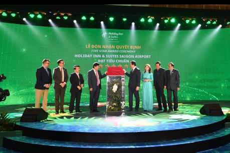 Khách sạn Holiday Inn & Suites đầu tiên tại Việt Nam đạt chứng nhận 5 sao
