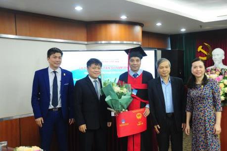 VPI trao Bằng tiến sĩ cho 2 nghiên cứu sinh đầu tiên