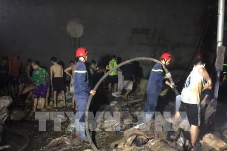 Huy động 6 xe chuyên dụng dập đám cháy xưởng chế biến hạt điều