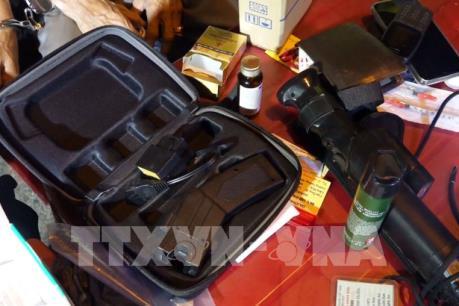 Quảng Bình tạm giữ 2 đối tượng tàng trữ ma túy trên xe ô tô