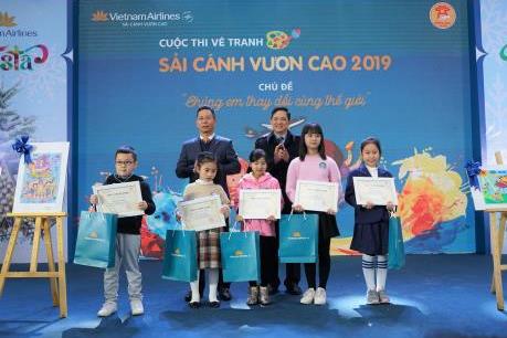 Vietnam Airlines tổ chức Lễ trao giải và triển lãm tranh cuộc thi “Sải cánh vươn cao"