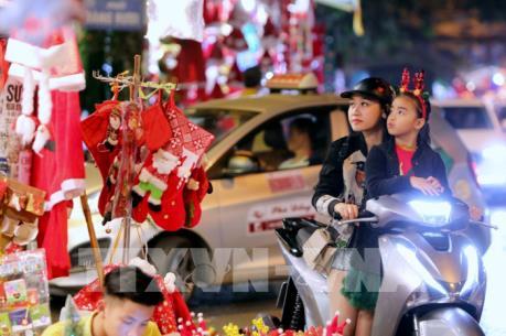 Phụ kiện trang trí Giáng sinh “chiếm sóng” các sàn thương mại điện tử