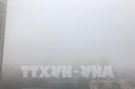 Hà Nội ô nhiễm bụi mịn do lớp sương mù dày đặc