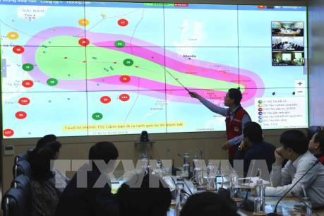 Bão Phanfone giật cấp 14 và đi vào Biển Đông