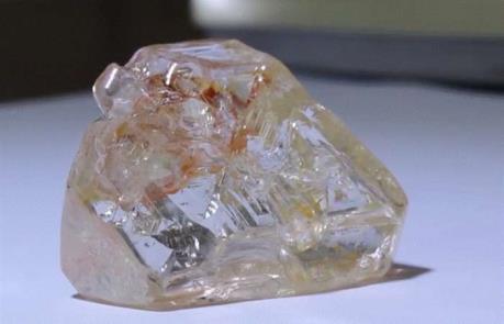 Nhập khẩu kim cương thô của Ấn Độ giảm mạnh